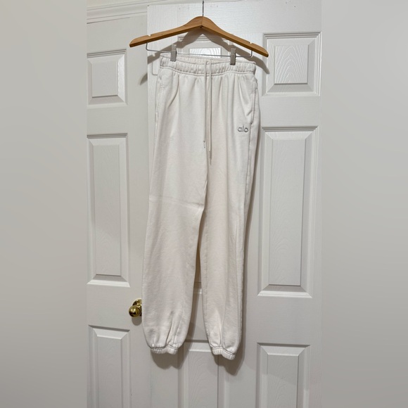 ALO Yoga Off-White Accolade Sweat Pant gently worn - Picture 5 of 12